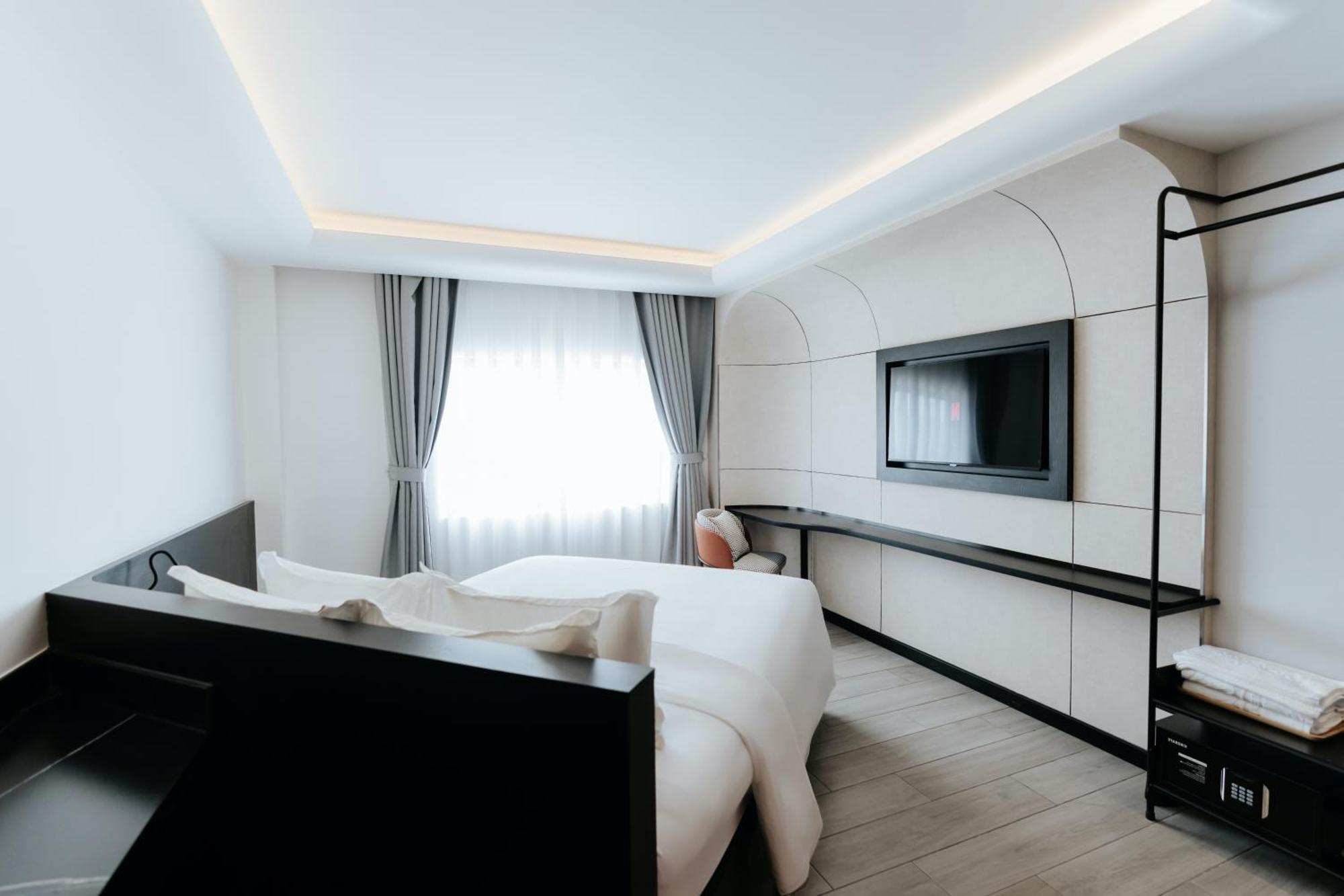 The Concept Hotel- City Center Хошимін Екстер'єр фото